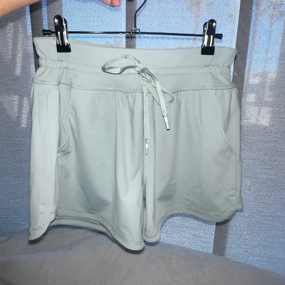 The MOVEKNIT TIE SHORT Travis Matthew size Small in color Jade New With Tags - Picture 3 of 9